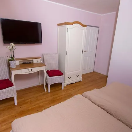 Weingut Gerd Muellers 게스트하우스 크로프