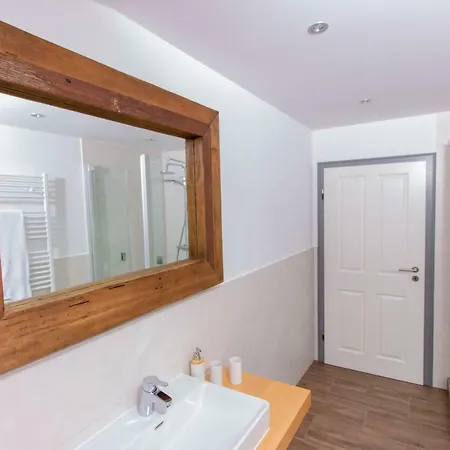 Weingut Gerd Muellers 4* 크로프